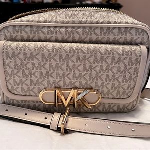 Michael Kors handbag, used twice! No damage, has the pamphlet still inside.